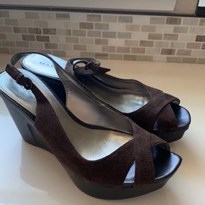 Brown suede peep-toe heel